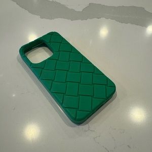 Cute green Bottega Veneta iPhone 14 phone case. 💚
